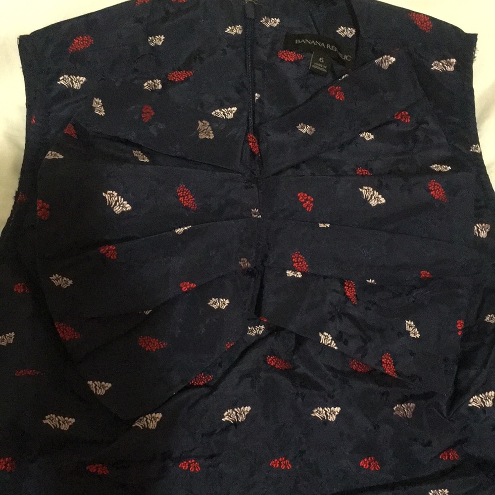 Big Bow Banana Republic Sleeveless Blouse - Picture 3 of 10